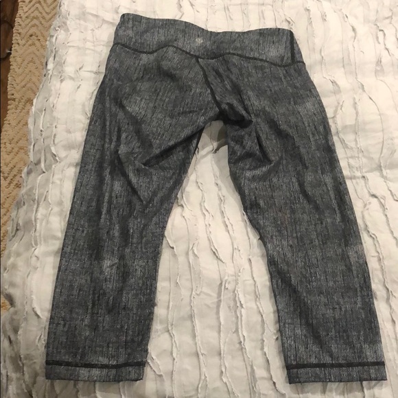Lululemon Crops - Picture 2 of 3